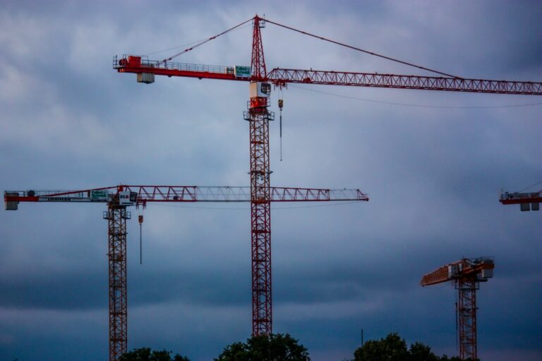 Cómo funcionan las grúas y sus sistemas hidráulicos: guía técnica