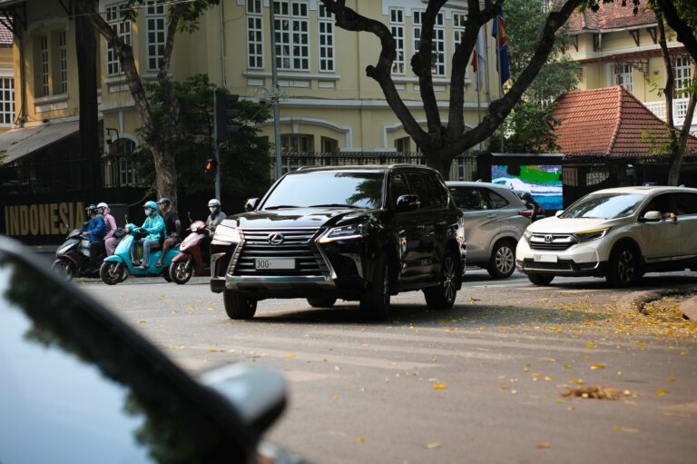 Cómo mover una SUV a otro estado: Métodos, costos y consejos de seguridad