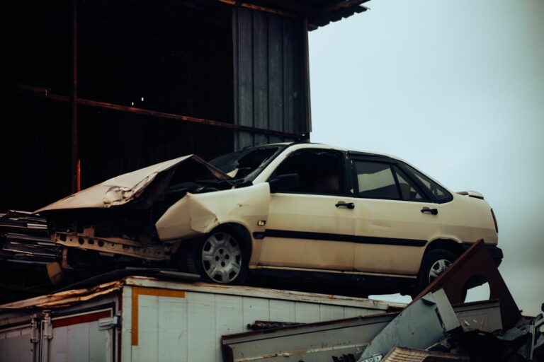 ¿Cuánto cuesta mover un coche averiado? Factores y precios en 2024