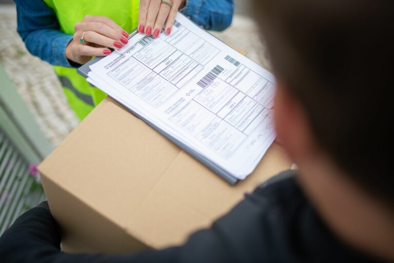 Qué documentos pedir al operador de transporte: Lista obligatoria y normativa vigente