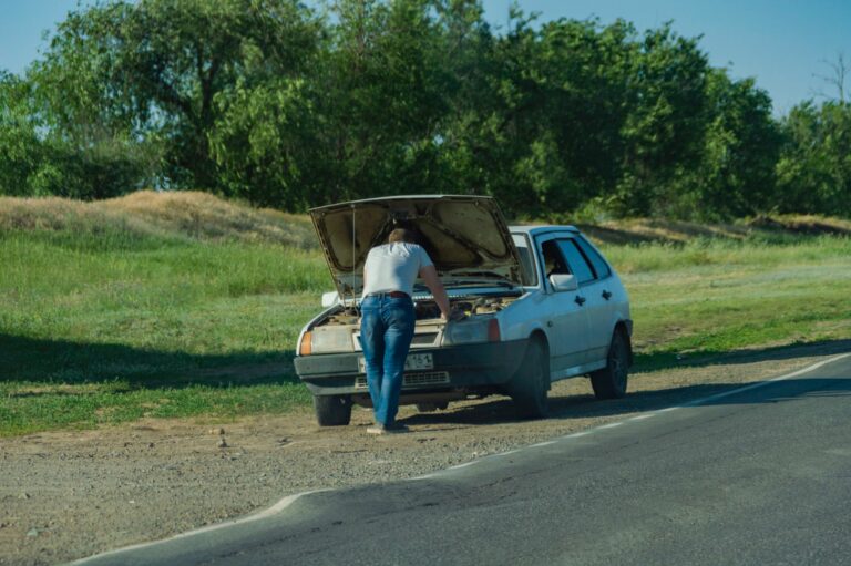 ¿Qué hacer si el motor se apaga en carretera? Guía de seguridad y pasos a seguir